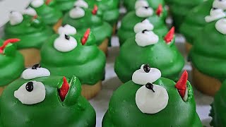 A Gelbstein's tradition! Behind the scenes of our famous Frog Cupcakes for Parshas Vaera