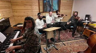 שרוליק לפקוביץ וחברים מנגנים ניגון ברסלב סיפורי מעשיות