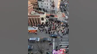 The Mikvah Bag Dance. Watch as people, w/mikvah bags in hand, break into dance. #Purim #Williamsburg