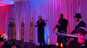 שרוליק לפקוביץ במחרוזת נעימות יחד עם דוד גולן וחזקי יוזעף